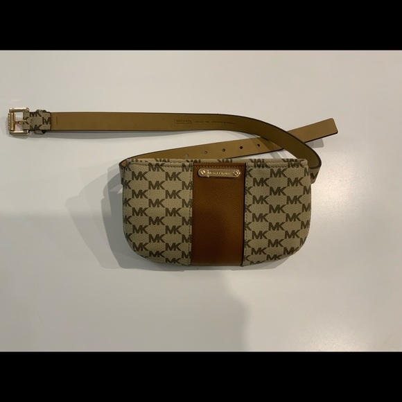 MICHAEL KORS FANNY PACK - Picture 1 of 4